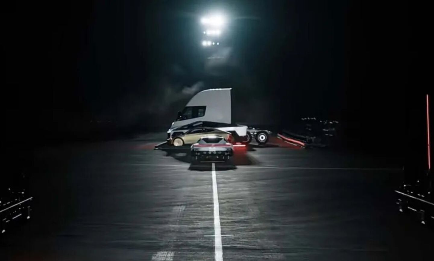 会飞的Roadster:特斯拉给电车圈上了一堂“航天课” 会飞的Roadster:特斯拉给电车圈上了一堂“航天课”
