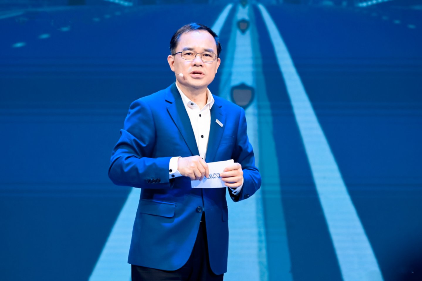 朱华荣卸任，赵非接棒，长安汽车要重新找回增长