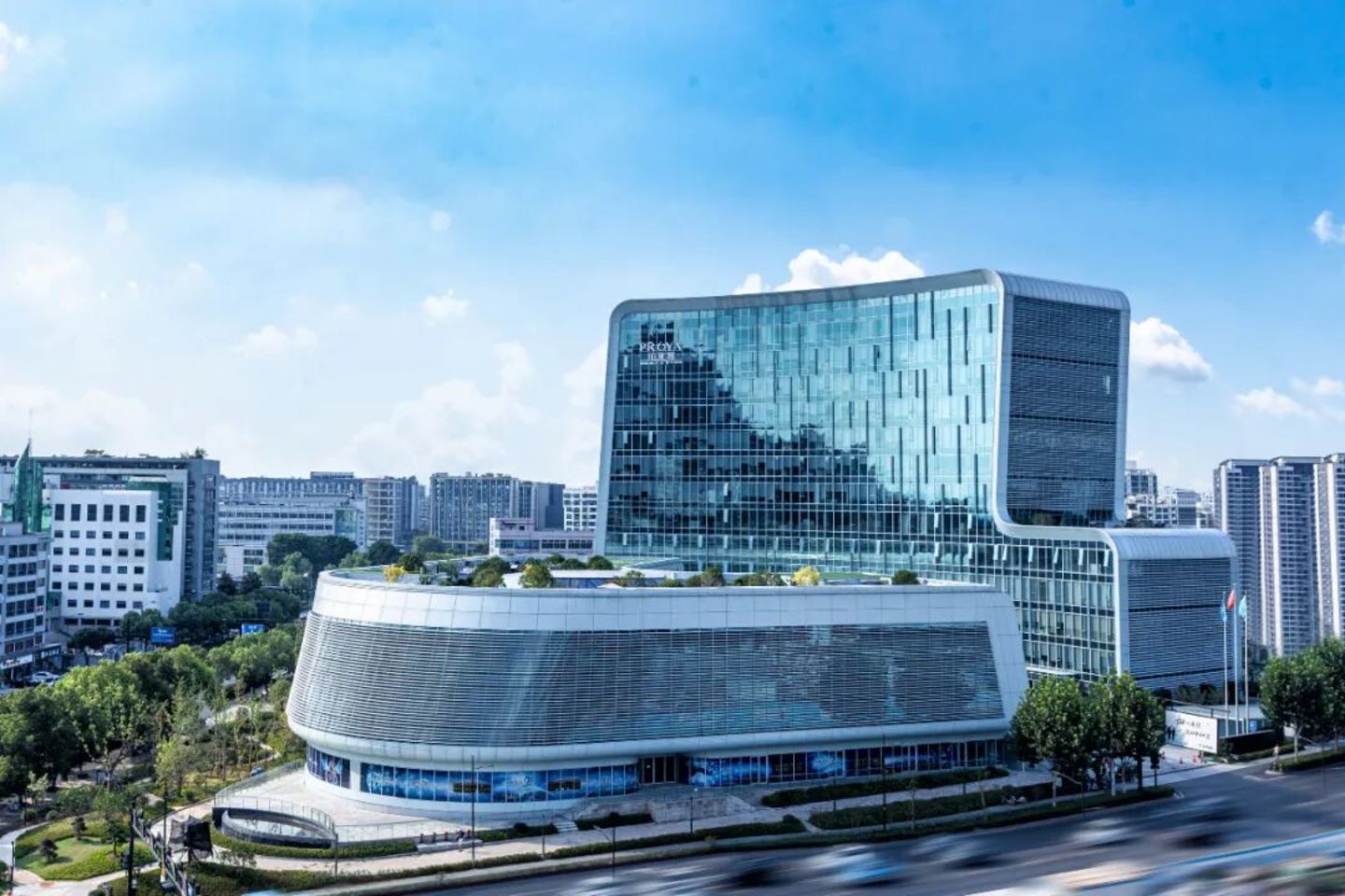  珀莱雅前三季度营收超76亿元，第三季度单季同比增长29.76%；蜜雪集团与悦鲜活达成战略合作；滔搏与NBA战略合作升级｜消研所周报